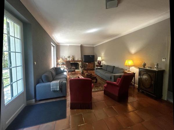 Maison en pierre de caractère - 324 m2 - Colayrac St Cirq