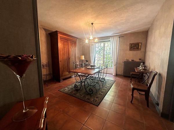 Maison en pierre de caractère - 324 m2 - Colayrac St Cirq