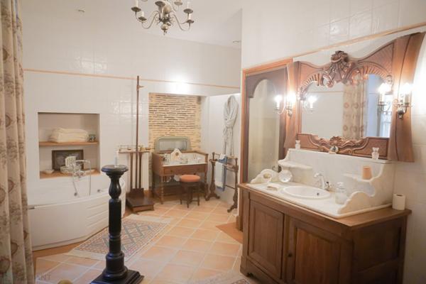 Somptueux Hôtel particulier du XIXe siècle, au coeur du parc naturel du Périgord vert.