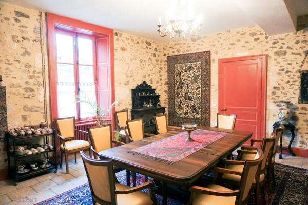 Somptueux Hôtel particulier du XIXe siècle, au coeur du parc naturel du Périgord vert.