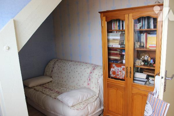 Ceyrat, limite Beaumont et Clermont-Sud, au calme, non isolée, pavillon en très bon état