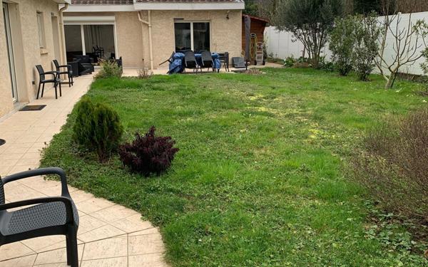 Maison à vendre    8 pièces • 245,49 m2 Collonges-au-Mont-d'Or