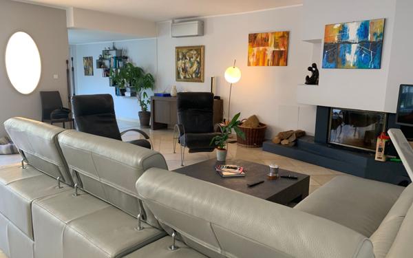 Maison à vendre    8 pièces • 245,49 m2 Collonges-au-Mont-d'Or