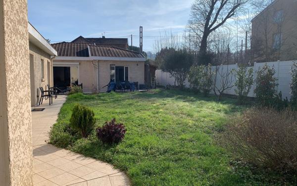 Maison à vendre    8 pièces • 245,49 m2 Collonges-au-Mont-d'Or