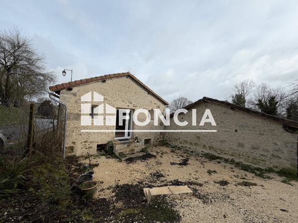 Location Maison 2 pièces 49.81 m² - 24 RUE DE LA FONTAINE Ronsenac 16320