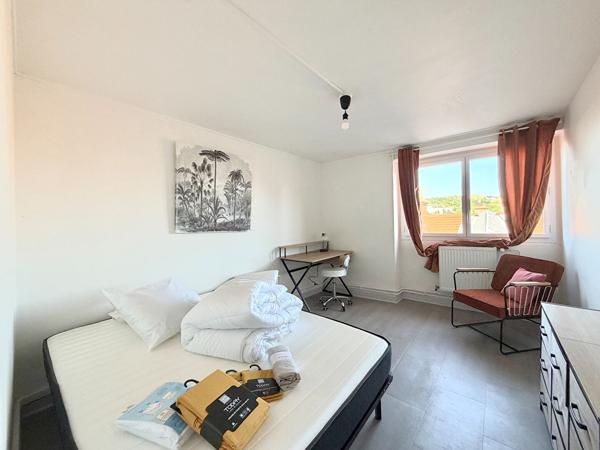 Bel appartement meublé de 74  m2 - 4 chambres ? Centre- ville de Saint-Étienne