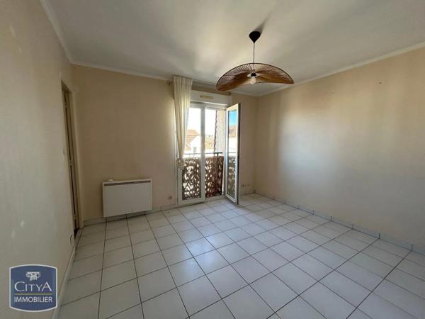 Appartement à louer 2 pièces 27.54m² Corbeil-Essonnes (91100)