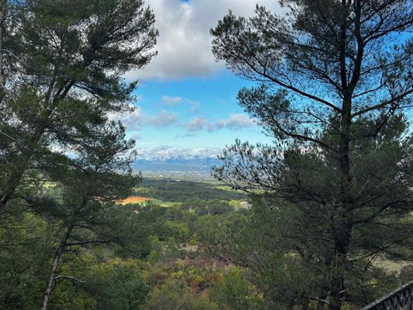 VENELLES-APPARTEMENT 2 PIECES AVEC TERRASSE  JARDIN ET PARKING PRIVATIF