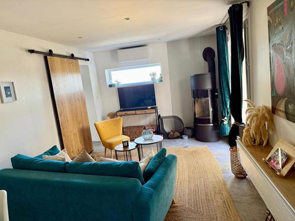 VENELLES-APPARTEMENT 2 PIECES AVEC TERRASSE  JARDIN ET PARKING PRIVATIF