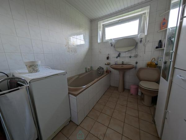 Maison en pierre avec dépendances, hangars, 5000 m2 de terrain
