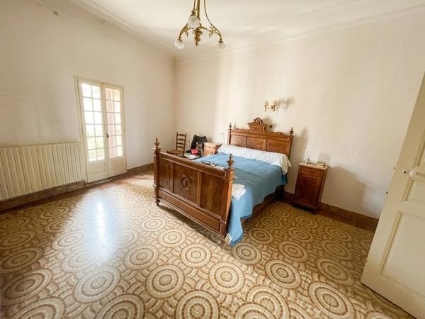 Maison Lansargues 6 pièce(s) 185 m2 + REMISE + ECURIE 100 m2