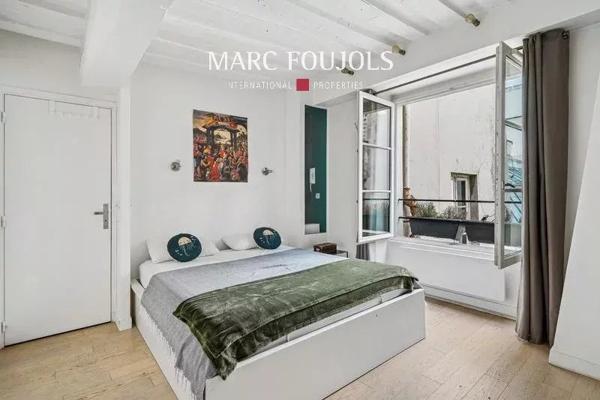 Paris IV. Deux pièces de 64m² au coeur du Marais.