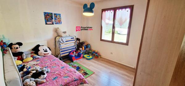 Maison de plain-pied - 101 m² - 5 pièces - 4 chambres - terrain de 1900 m2 avec puits