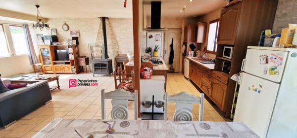 Maison de plain-pied - 101 m² - 5 pièces - 4 chambres - terrain de 1900 m2 avec puits