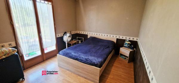 Maison de plain-pied - 101 m² - 5 pièces - 4 chambres - terrain de 1900 m2 avec puits