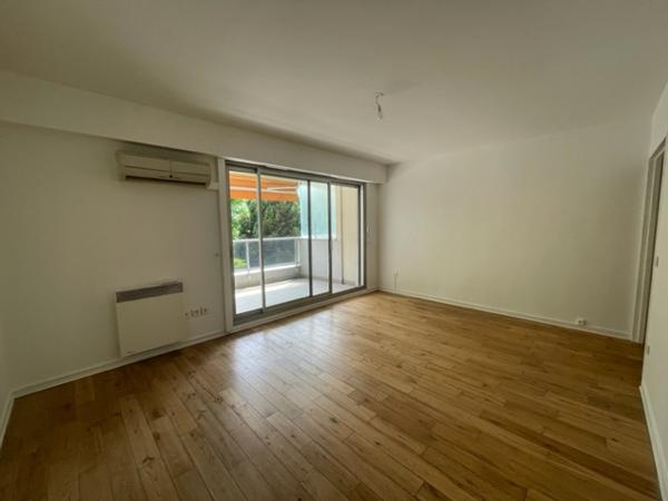 Nogent-sur-Marne (94130) APPARTEMENT 2 PIECES EN BON ETAT - A VENDRE - RESIDENCE AVEC SERVICES