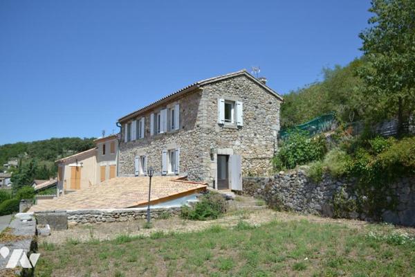 MAISON DE VILLAGE MITOYENNE AVEC TERRAIN ATTENANT DE 1920 m²
