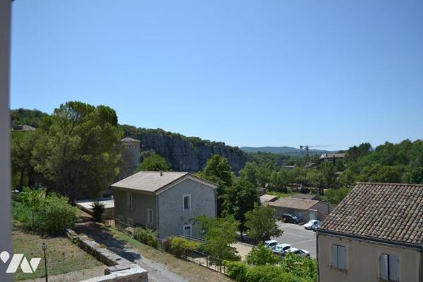 MAISON DE VILLAGE MITOYENNE AVEC TERRAIN ATTENANT DE 1920 m²