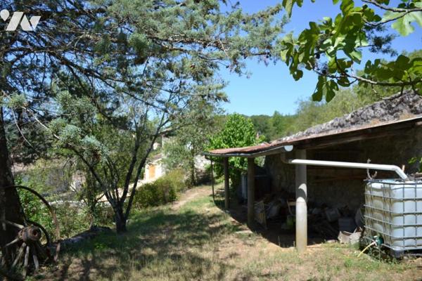 MAISON DE VILLAGE MITOYENNE AVEC TERRAIN ATTENANT DE 1920 m²