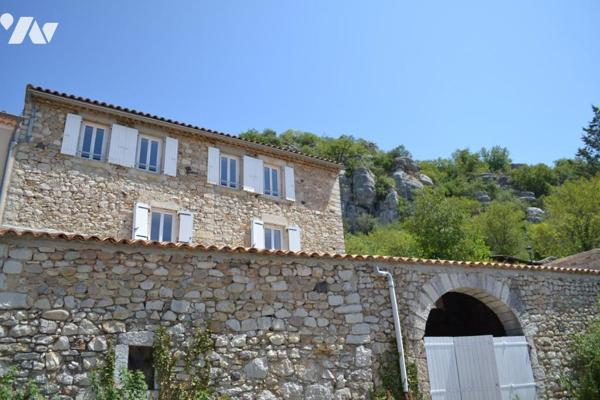 MAISON DE VILLAGE MITOYENNE AVEC TERRAIN ATTENANT DE 1920 m²