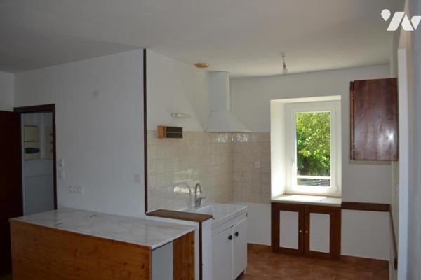 MAISON DE VILLAGE MITOYENNE AVEC TERRAIN ATTENANT DE 1920 m²