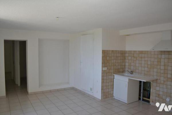 MAISON DE VILLAGE MITOYENNE AVEC TERRAIN ATTENANT DE 1920 m²