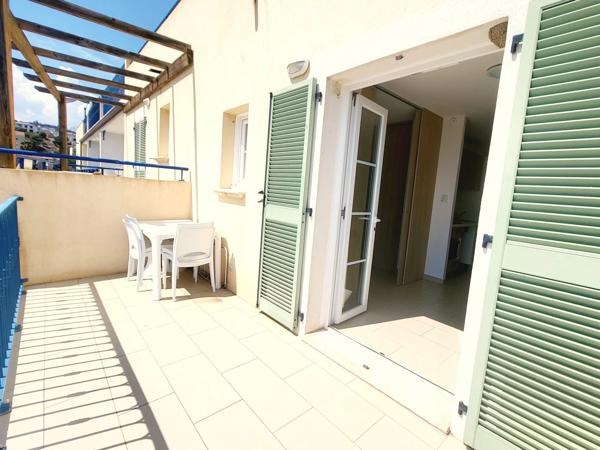 T2 Vue mer sur le port de plaisance