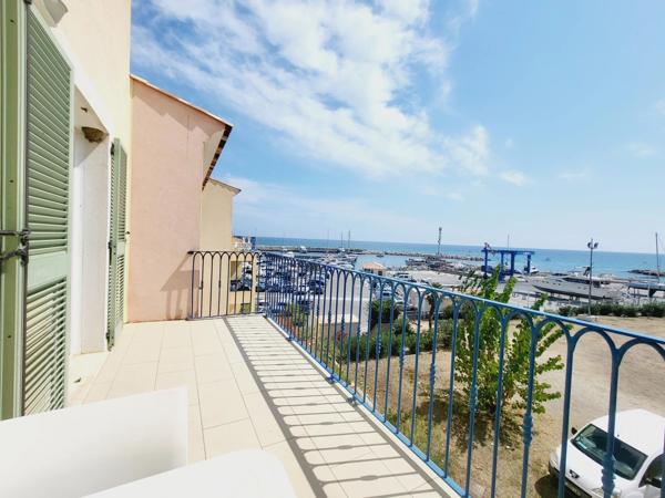 T2 Vue mer sur le port de plaisance