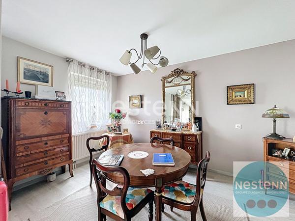 Appartement 3 pièces à Blois - Secteur Chocolaterie/Gare : luminosité, balcon plein sud, vue dégagée, parking en sous-sol. Une perle rare au prix incroyable. Cliquez avant qu'il ne soit trop tard !