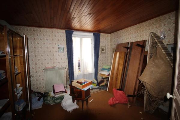 Vente                                                      Maison de ville
                        
                     5 pièces                      120 m2                     à Issoire