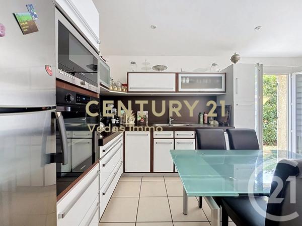 Maison à vendre  6 pièces - 125,80 m 2   GIGEAN  - 34