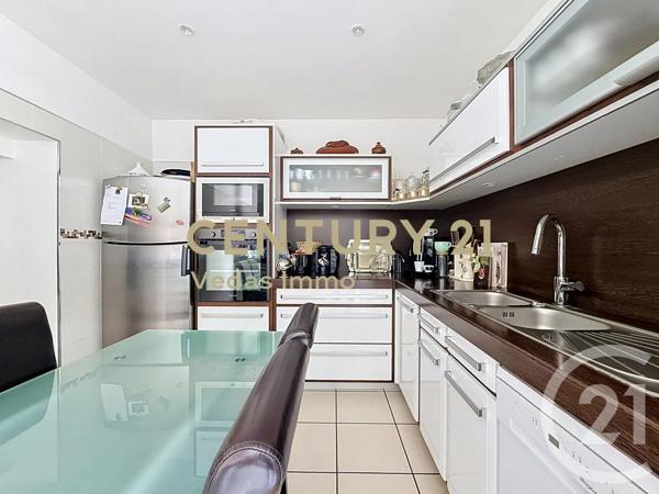 Maison à vendre  6 pièces - 125,80 m 2   GIGEAN  - 34