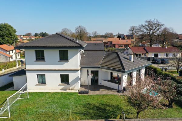 Propriété de 272m²  édifiée sur un terrain de 680m²