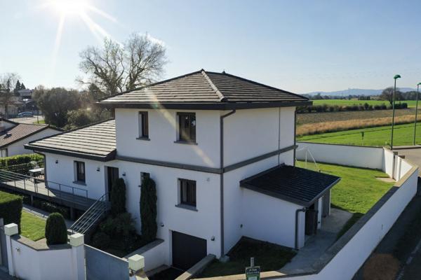 Propriété de 272m²  édifiée sur un terrain de 680m²