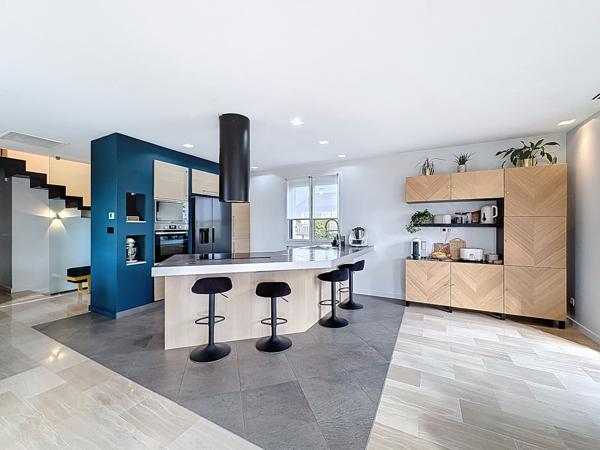 Propriété de 272m²  édifiée sur un terrain de 680m²