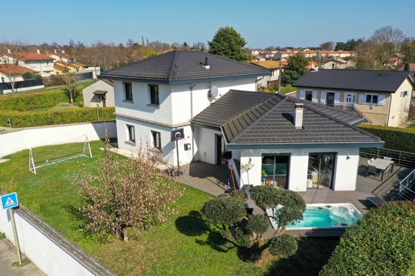 Propriété de 272m²  édifiée sur un terrain de 680m²