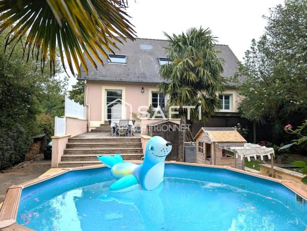 MAISON de 160 m2 sur sous sol avec beau jardin arboré.