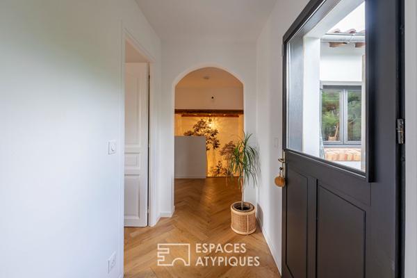 La maison contemporaine et sa dépendance aménagée