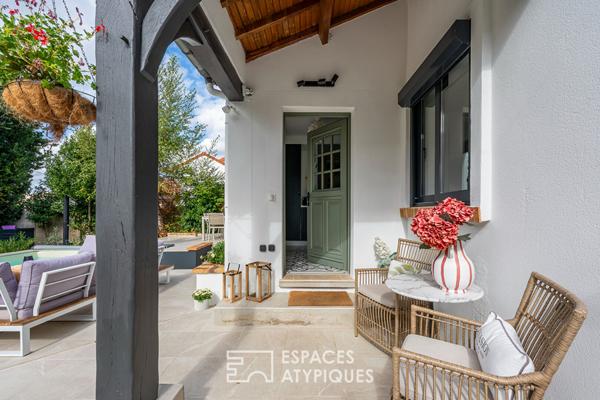 La maison contemporaine et sa dépendance aménagée