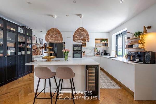 La maison contemporaine et sa dépendance aménagée