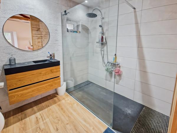 Maison à vendre 9 pièces proche de TONNAY CHARENTE (17)