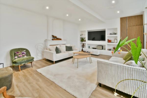 Maison à vendre 9 pièces proche de TONNAY CHARENTE (17)