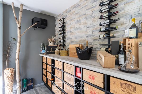 Villa contemporaine et son vaste jardin avec piscine