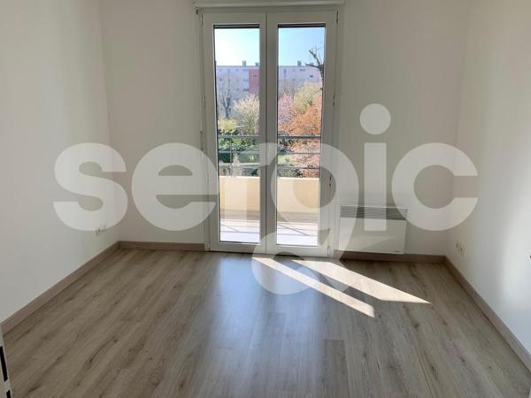 Location 3 Pieces 57 80090 Amiens 25 0660 01 0056