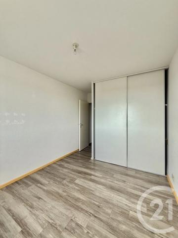 Appartement F3 à vendre  3 pièces - 64,05 m 2   YZEURE  - 03