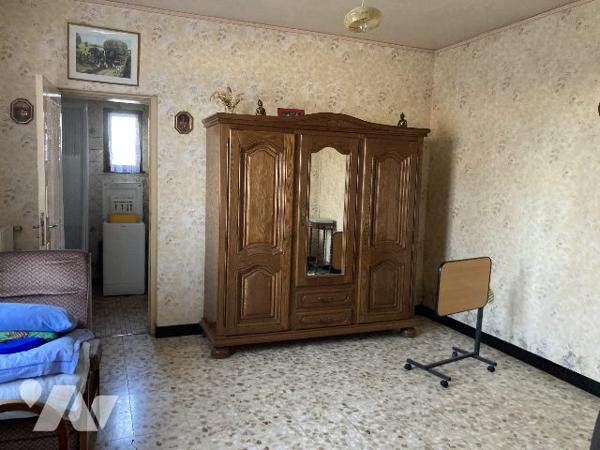 petite maison de village à rénover avec jardin et garage