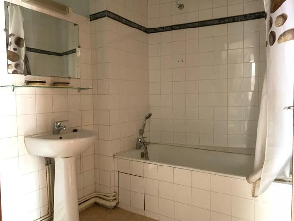 Appartement T2 à vendre  5 pièces - 92,03 m 2   ANNONAY  - 07