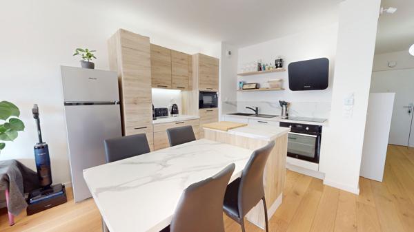 APPARTEMENT PRESQUE'ILE DE CAEN AVEC TERRASSE ET PARKING