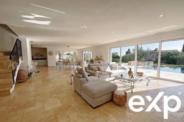 A VENDRE CALLIAN: Villa récente 6 pièces  avec piscine terrasses et jardin paysagé plat.