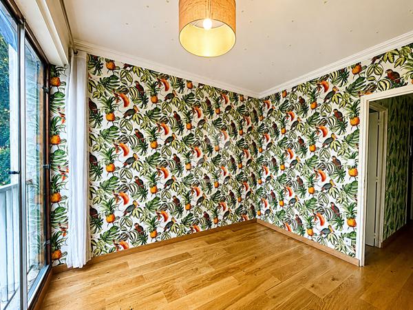 PAU - Trespoey : Appartement T3 de 77m2 avec balcon et place de parking dans une résidence de standing